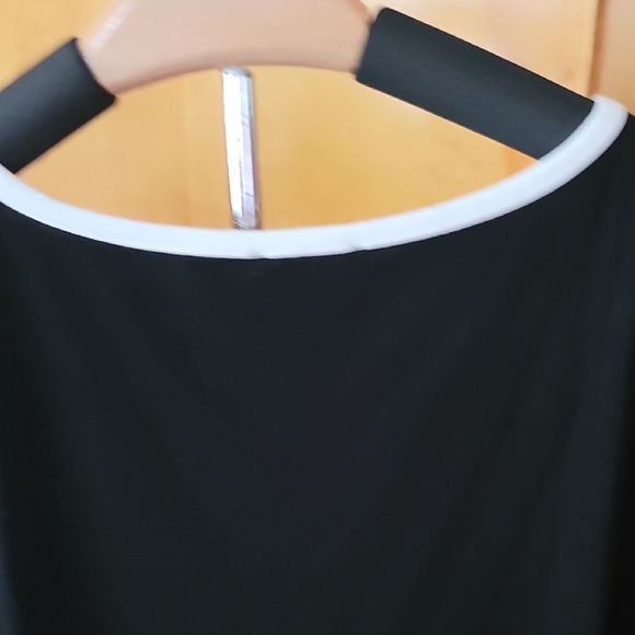 Vince Camuto Black and White Ruched Tie Front Blouse - Picture 10 of 12